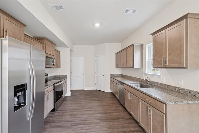 Building Photo - $500 RENT CREDIT | AVAILABLE NOW! (Small Pets Only)