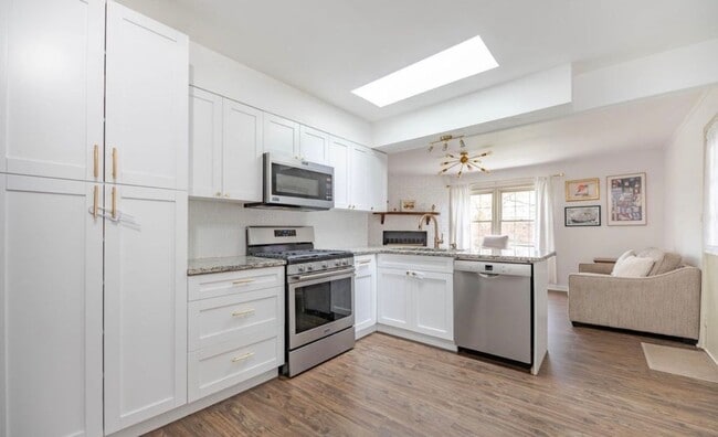 Building Photo - 3BR/2BA Home w/Finished Basement for Rent in Jtown!