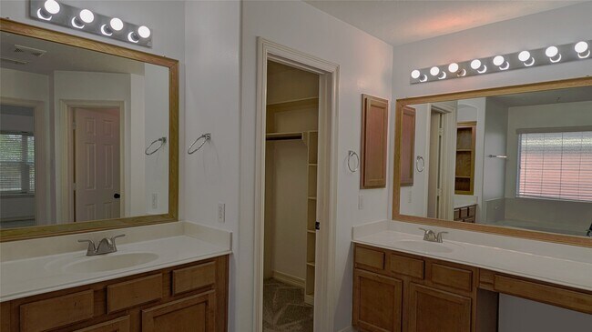 Building Photo - 16522 Pinon Vista Dr