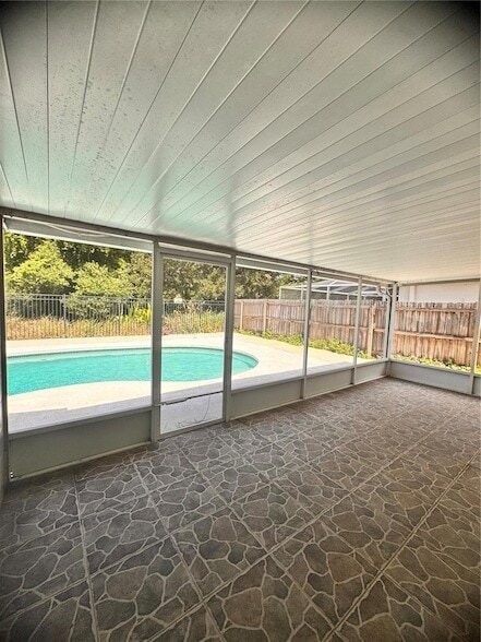 Building Photo - 2070 Sarah Louise Dr