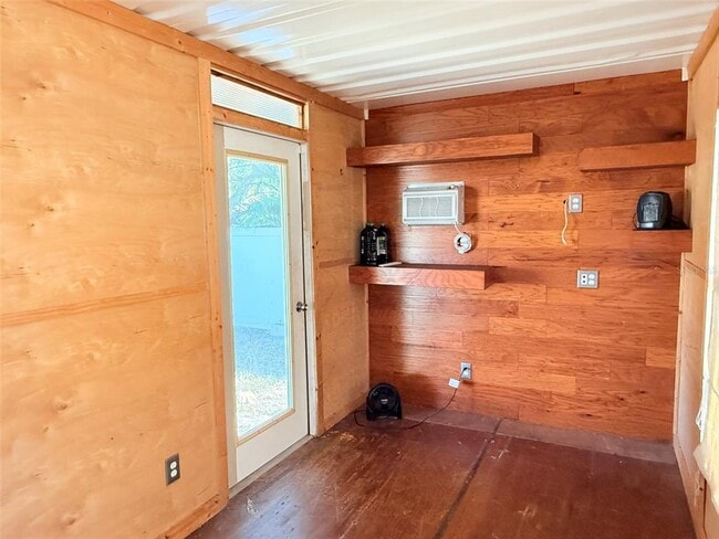 Building Photo - 105 N Aurora Ave