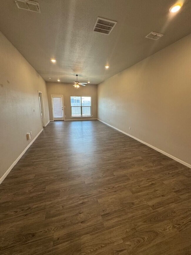 Building Photo - Upland Heights- 7047