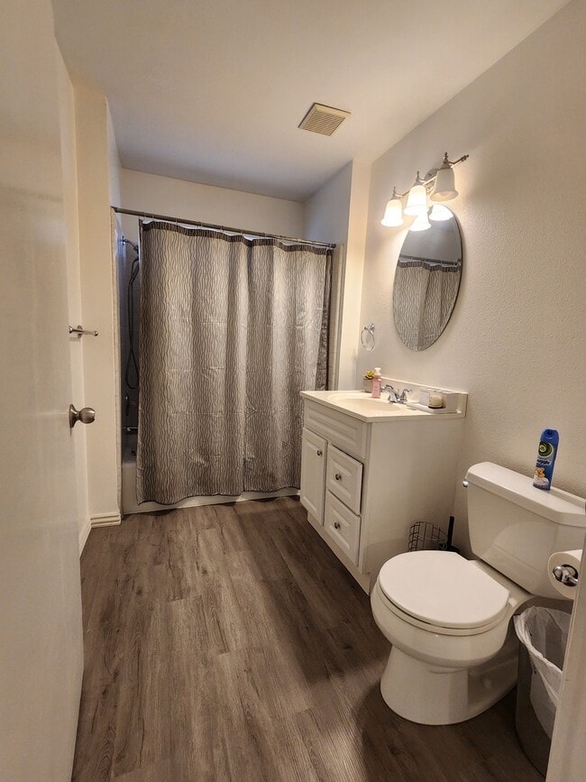 Building Photo - 678 W Henderson Ave