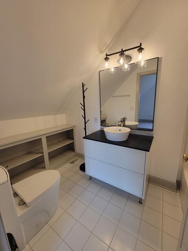 Building Photo - 33 Rittenhouse Rd