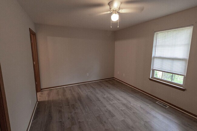 Building Photo - 2117 N Ballenger Ln