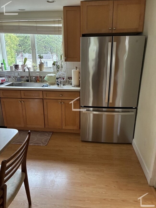 Building Photo - Large single family in Newton