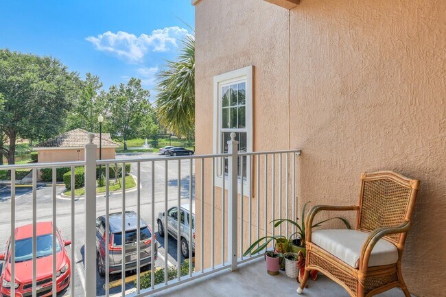 Building Photo - 605 Fairway Dr