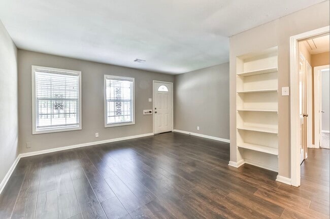 Building Photo - 4902 Pershing St