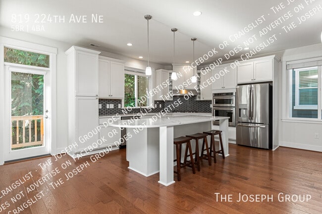 Building Photo - 819 224th Ave NE