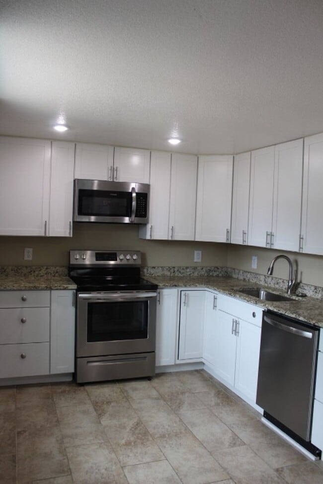 Building Photo - 3 BR/ 1 BA Ranch home in Commerce City!