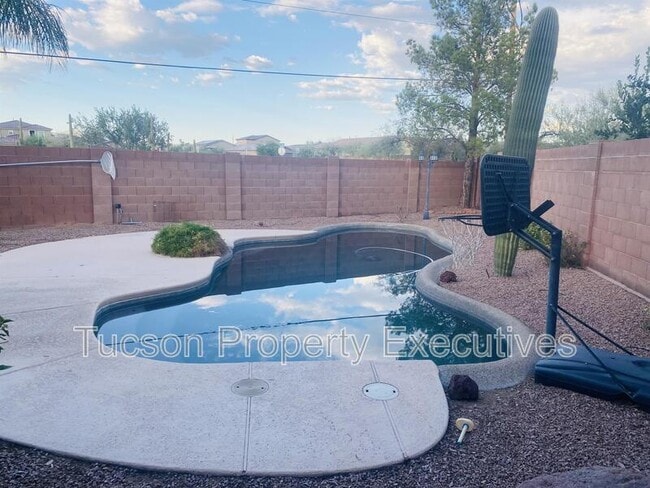 Building Photo - 9599 N Crestone Dr