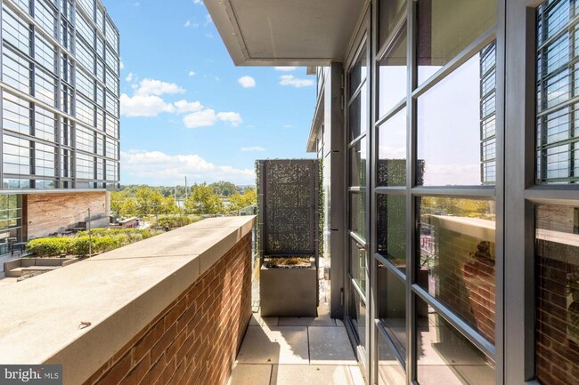 Building Photo - 45 Sutton Square SW