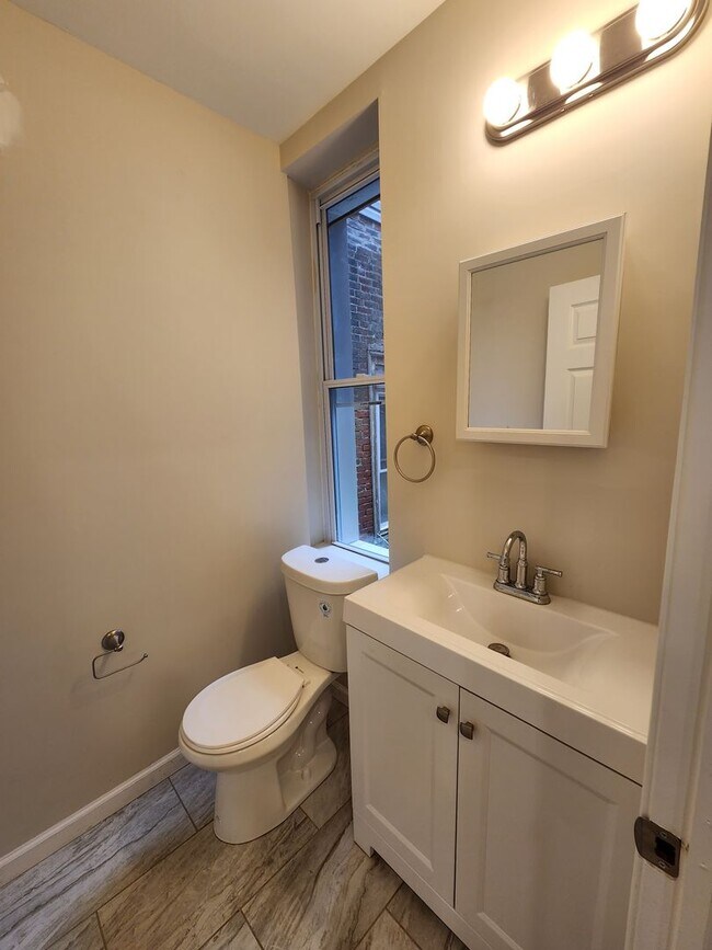 Building Photo - Beautiful 3 bed 3.5 Bath home