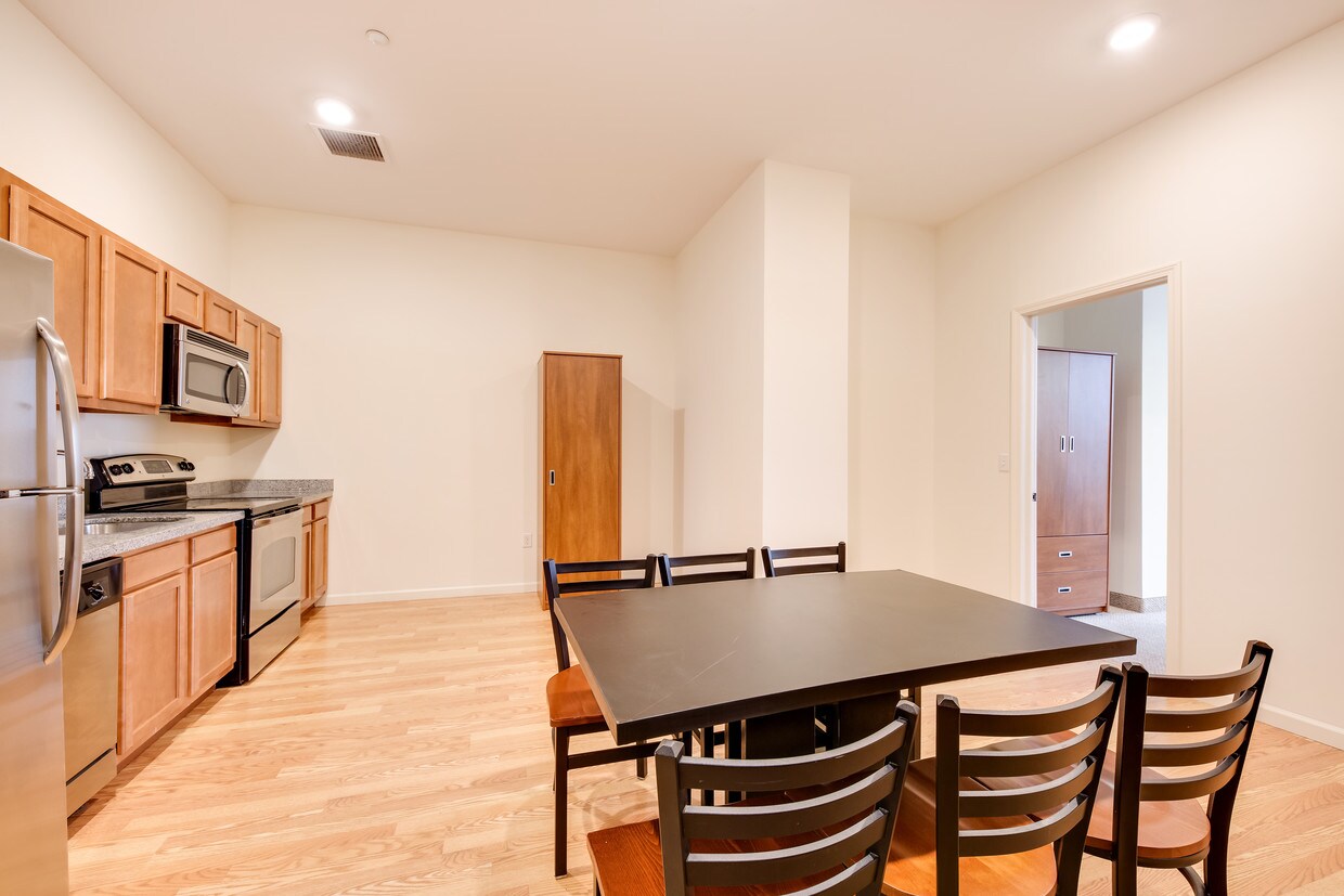 20 Hawley Street Luxury Student Housing Binghamton Ny Apartment Finder