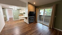 Building Photo - Well Maintained Top Floor 2 Bed/2 Bath Con...