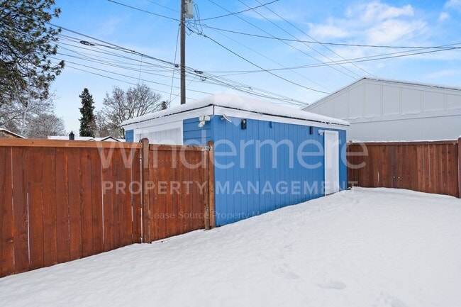 Building Photo - *MOVE IN SPECIAL * 1ST FULL MONTH FREE* Great 3-Bedroom Home IN The Garland District