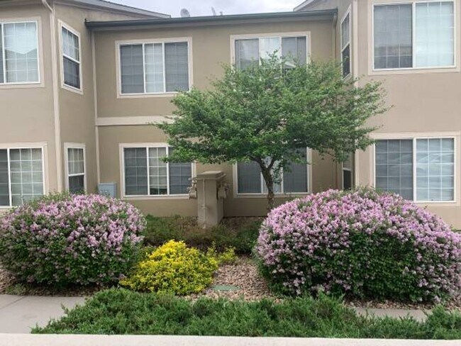 Building Photo - AWESOME 2-BEDROOM CONDO INCL. GARAGE, SWIM...