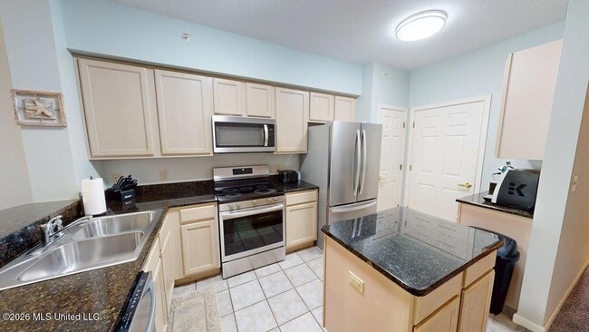 Building Photo - 2230 Beach Dr