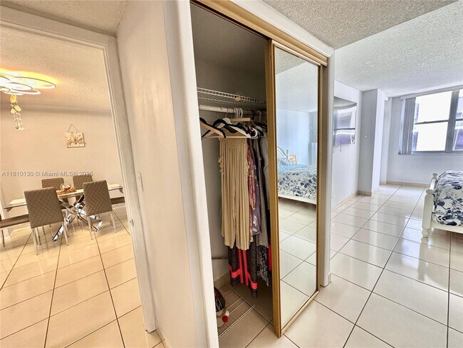 Building Photo - 6039 Collins Ave