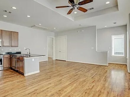 Building Photo - 3811 Center Plaza Dr