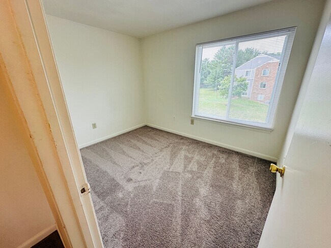 Building Photo - 1205L University Terrace