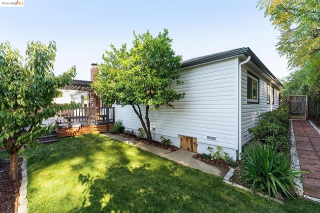 Building Photo - 23965 Mayville Dr