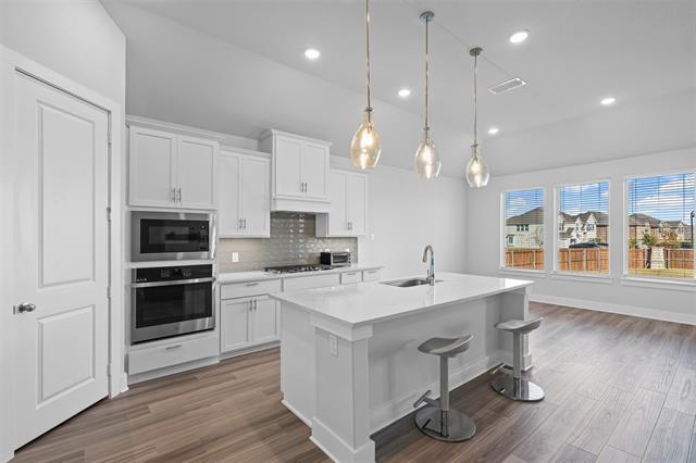 Building Photo - 1770 English Wy