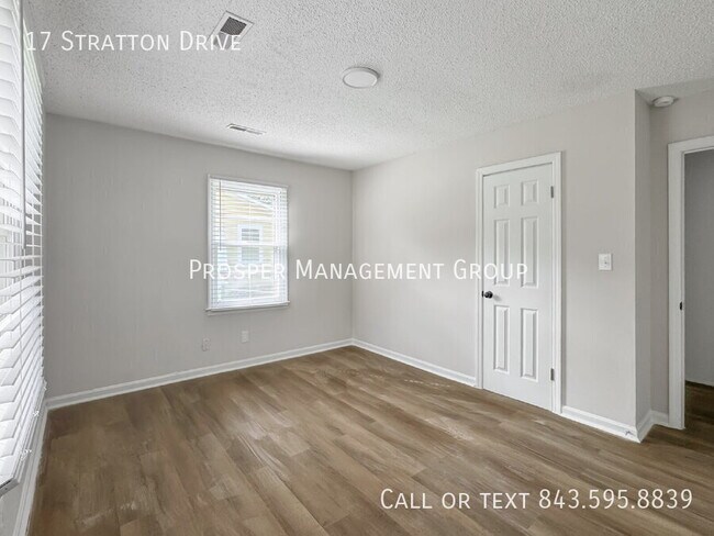Building Photo - 17 Stratton Dr