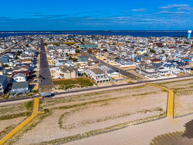 Building Photo - 2102 Oceanfront