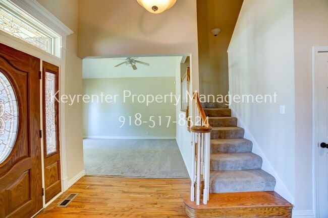 Building Photo - Beautiful home across from Jenks Middle School