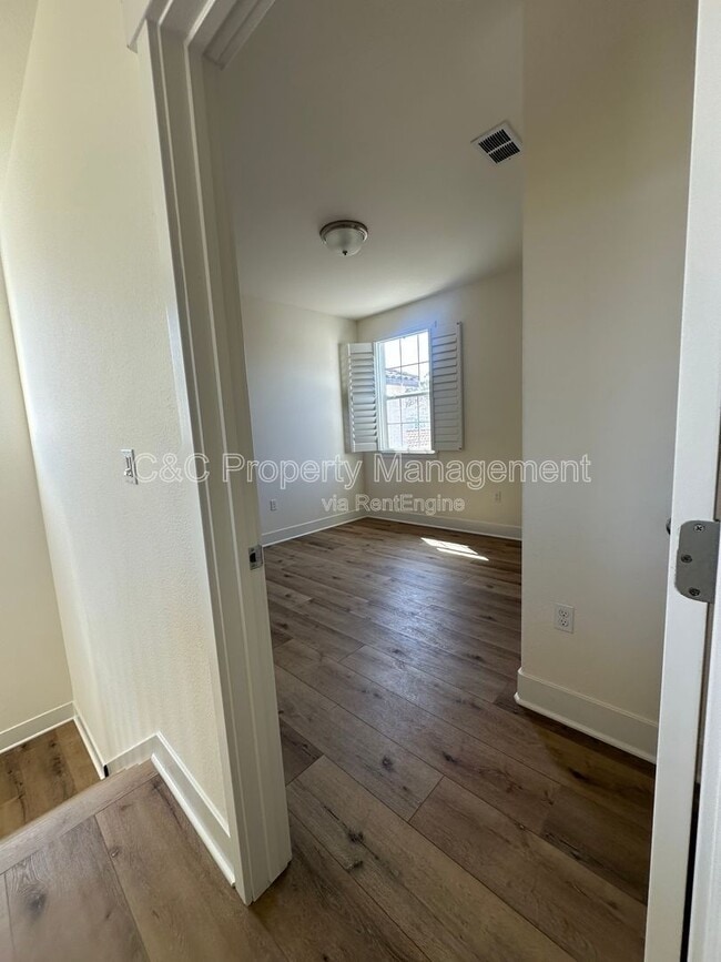 Building Photo - 15042 Breckinridge Ave