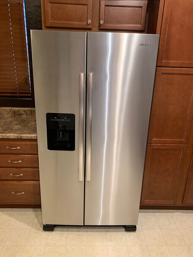 Building Photo - Very Nice 3 bedroom 2 bath home with a guest house