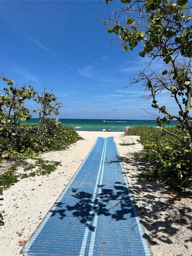 Building Photo - 9172 Collins Ave