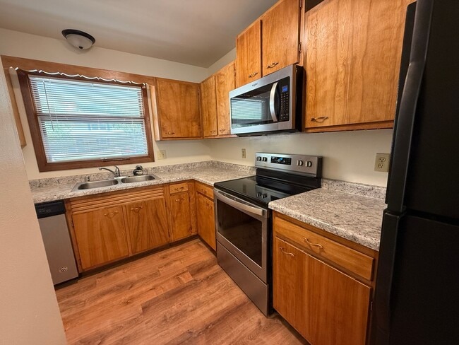 Building Photo - August 15th rent special! New deck! 3 Bedroom, updated kitchen, updated flooring, garage, drivewa...