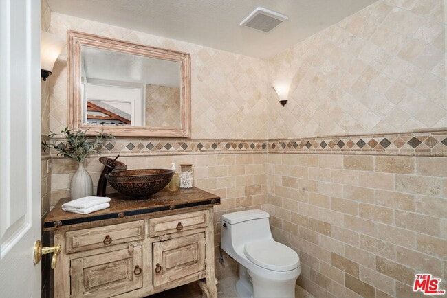 Building Photo - 6497 Country Club Dr