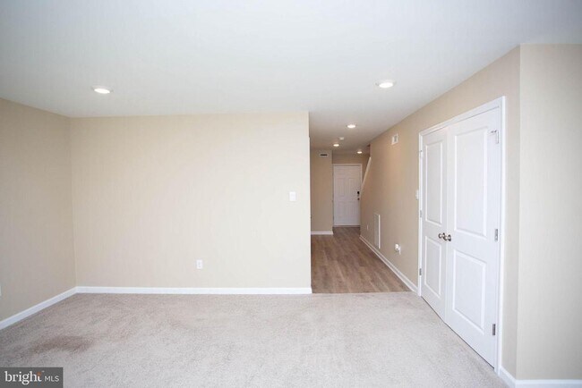 Building Photo - 239 Macoun Way