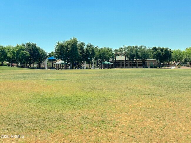 Building Photo - 758 S Lagoon Dr