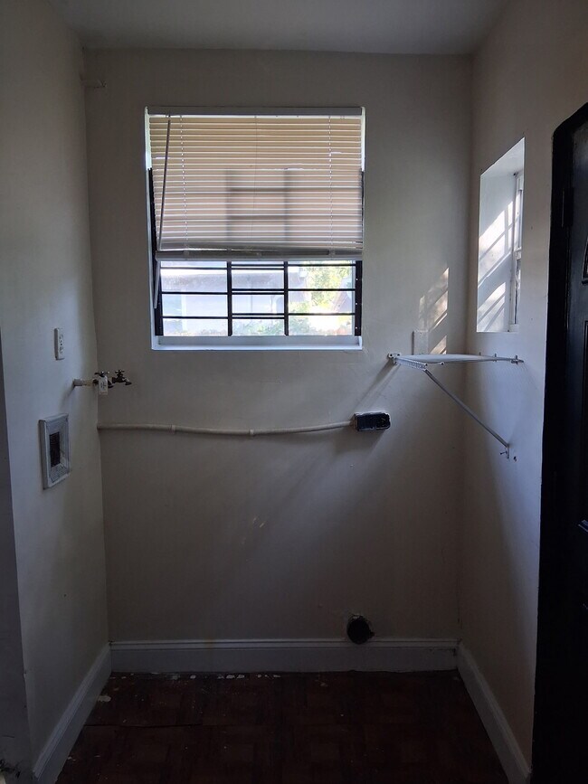 Building Photo - 1712 W 23rd St