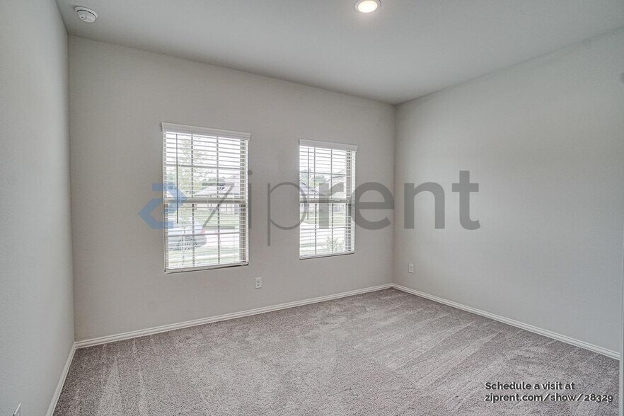 Building Photo - 520 Hickory Rdg Dr