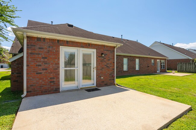 Building Photo - Lovely Townhome in Murfreesboro!