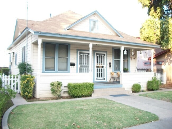 Building Photo - W23rd 445