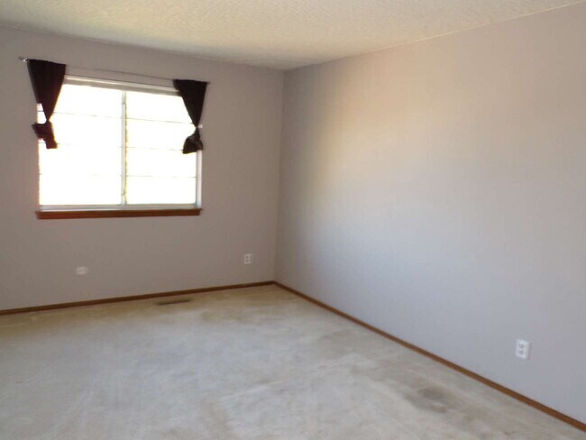 Building Photo - Four Lakes - Centennial - 3 Bedroom - 3 Ba...