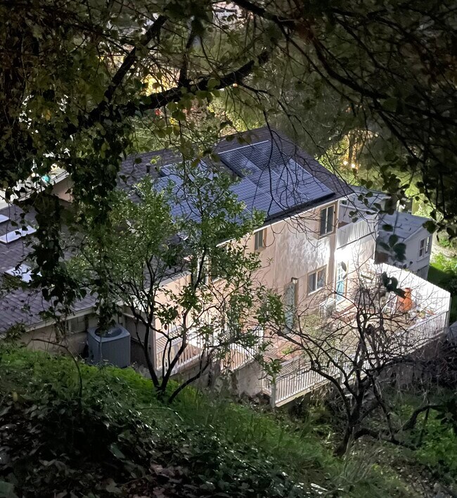 Building Photo - 1552 Crater Ln