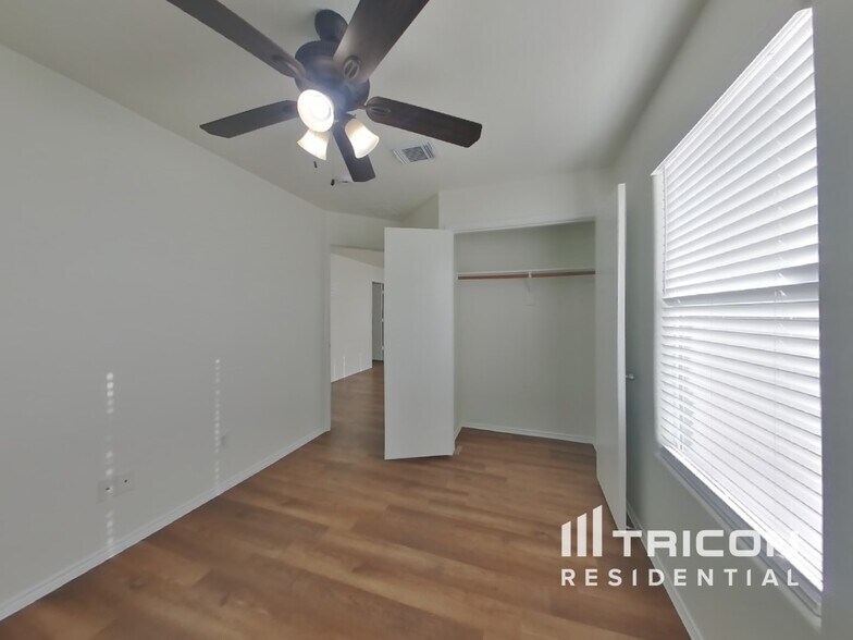 Building Photo - 4935 Winding View Ln