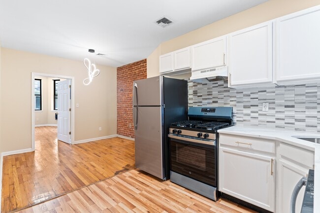 Building Photo - 378 Baldwin Ave