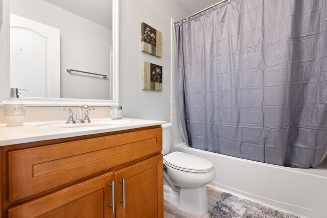 Building Photo - Welcome to this bright and inviting 3 bedroom