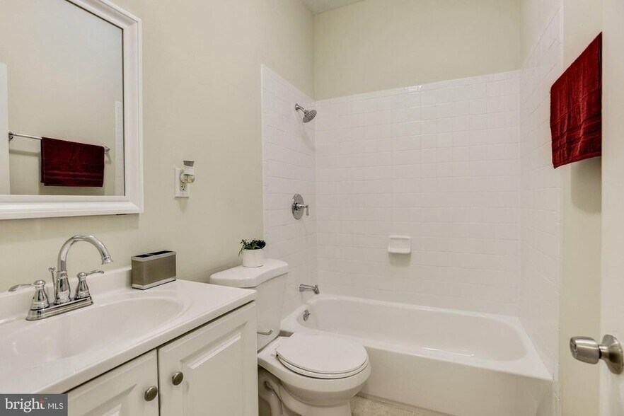 Upstairs Bathroom - 2873 Mayfield Ave