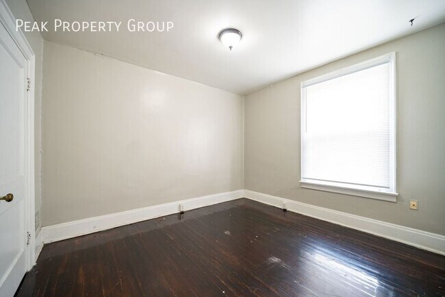 Building Photo - 1480 Summit St