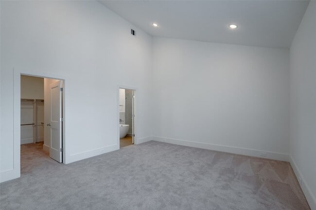 Building Photo - 7609 Victory Reserve St