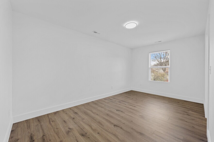 Building Photo - 214 E Morelia Ave